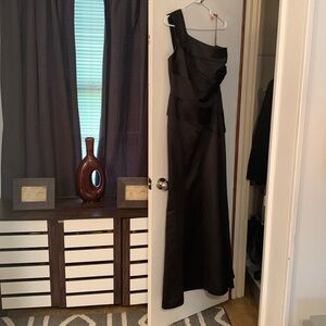 Vera Wang Black Shoulder Strap Evening Gown